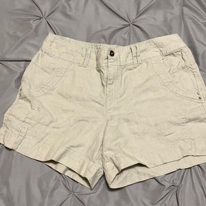 Woman’s Size 6 Linen Shorts